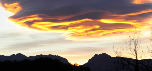 Image de coucher de soleil dans l'orage